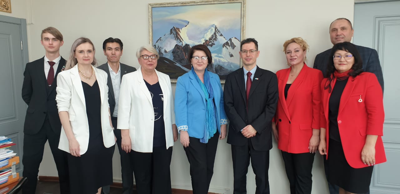 Meeting of French teachers of the region with Mr. Alex Bortolan, Advisor for Culture and Cooperation of the French Embassy in Kazakhstan - East Kazakhstan Regional Center for New Technologies in Education